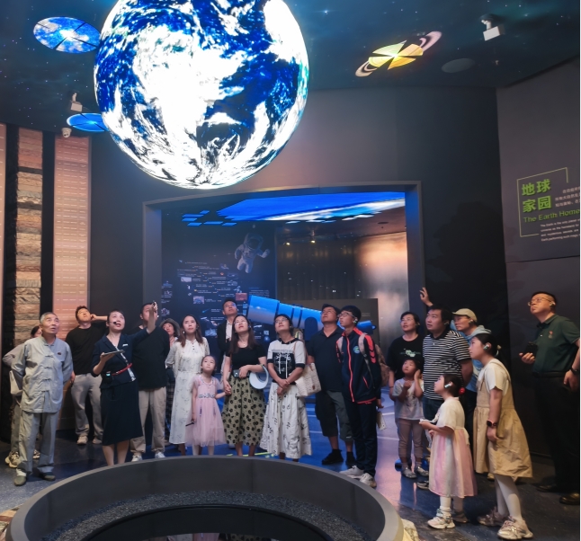 8月16日，機關(guān)黨支部組織黨員、青年員工及少年兒童赴青海省自然博物館開展“貫徹新發(fā)展理念 守護美麗青?！敝黝}黨日活動。.png