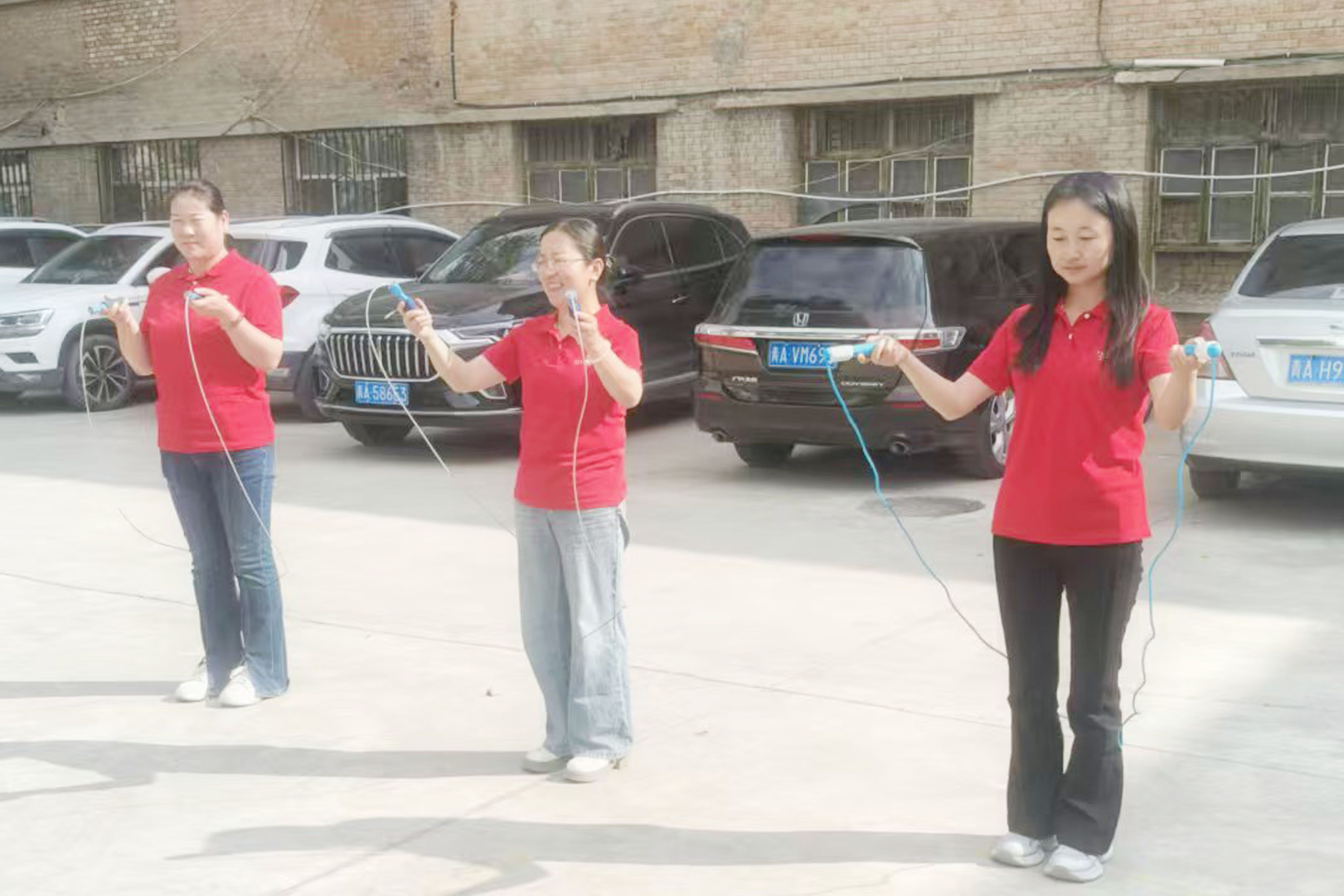 建設(shè)工程公司開展“慶國慶 迎中秋”文體活動3.jpg